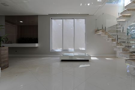 Casa para alugar com 360m², 3 quartos e 5 vagas Casa para alugar com 360m², 3 quartos e 5 vagasSala