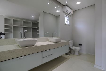 Casa para alugar com 360m², 3 quartos e 5 vagas Casa para alugar com 360m², 3 quartos e 5 vagasBanheiro - Quarto 3 - Suíte