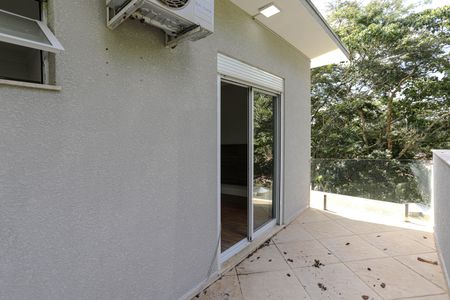 Casa para alugar com 360m², 3 quartos e 5 vagas Casa para alugar com 360m², 3 quartos e 5 vagasVaranda - Quarto 2 - Suíte