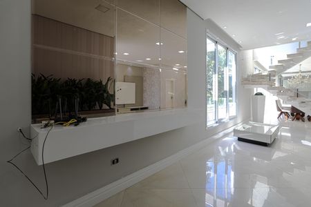Casa para alugar com 360m², 3 quartos e 5 vagas Casa para alugar com 360m², 3 quartos e 5 vagasSala