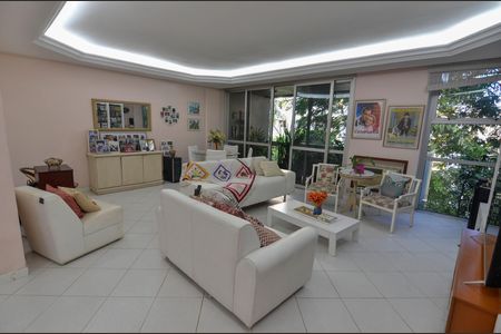 Apartamento à venda com 192m², 4 quartos e 3 vagas Apartamento à venda com 192m², 4 quartos e 3 vagasSala