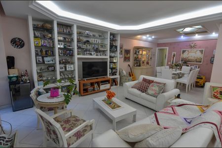 Apartamento à venda com 192m², 4 quartos e 3 vagas Apartamento à venda com 192m², 4 quartos e 3 vagasSala