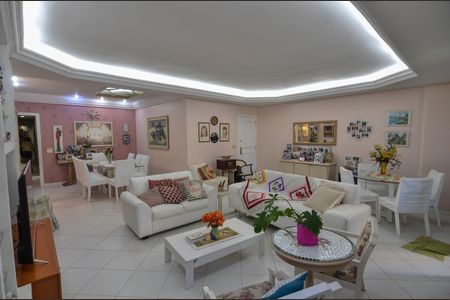 Apartamento à venda com 192m², 4 quartos e 3 vagas Apartamento à venda com 192m², 4 quartos e 3 vagasSala