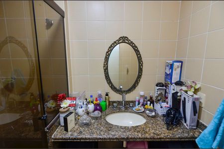 Apartamento à venda com 192m², 4 quartos e 3 vagas Apartamento à venda com 192m², 4 quartos e 3 vagasBanheiro da Suíte 1