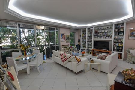 Apartamento à venda com 192m², 4 quartos e 3 vagas Apartamento à venda com 192m², 4 quartos e 3 vagasSala