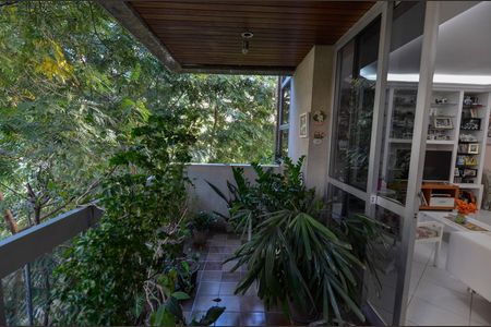 Apartamento à venda com 192m², 4 quartos e 3 vagas Apartamento à venda com 192m², 4 quartos e 3 vagasSala