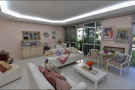 Apartamento à venda com 192m², 4 quartos e 3 vagas Apartamento à venda com 192m², 4 quartos e 3 vagasSala