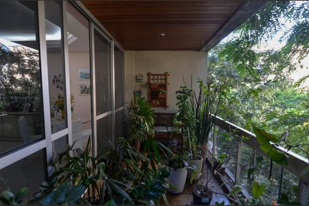 Apartamento à venda com 192m², 4 quartos e 3 vagas Apartamento à venda com 192m², 4 quartos e 3 vagasSala