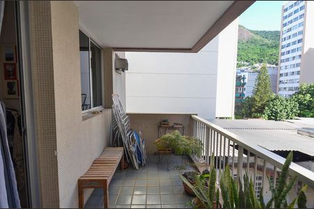 Apartamento à venda com 192m², 4 quartos e 3 vagas Apartamento à venda com 192m², 4 quartos e 3 vagasSuíte 2