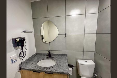 Banheiro social de apartamento à venda com 1 quarto, 38m² em Centro, Rio de Janeiro