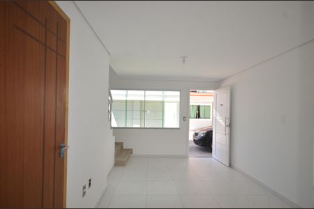 Sala de casa para alugar com 2 quartos, 80m² em Marechal Hermes, Rio de Janeiro