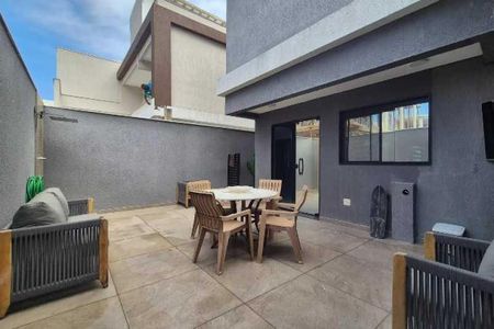 Casa de condomínio à venda com 320m², 4 quartos e 2 vagas