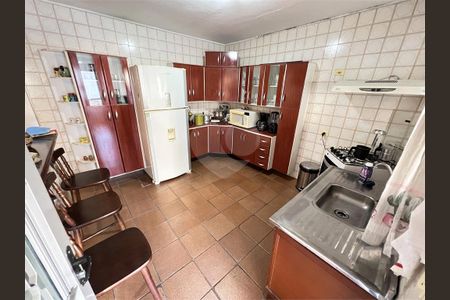 Casa à venda com 3 quartos, 180m² em Vila Dionisia, São Paulo