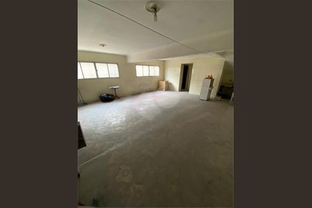 Casa à venda com 3 quartos, 259m² em Vila Bertioga, São Paulo