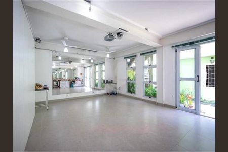 Casa à venda com 6 quartos, 263m² em Água Branca, São Paulo