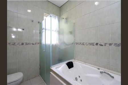 Casa à venda com 6 quartos, 263m² em Água Branca, São Paulo