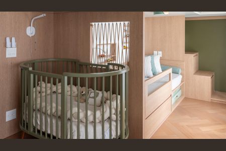 Apartamento à venda com 160m², 2 quartos e 3 vagasCama infantil verde com colchão branco e travesseiro, com uma janela pequena com cortina e uma parede de madeira.
