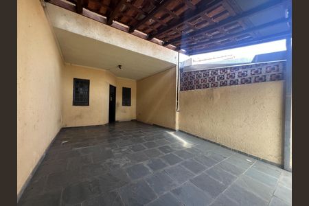 Casa à venda com 145m², 5 quartos e 4 vagas Casa à venda com 145m², 5 quartos e 4 vagasFoto 02
