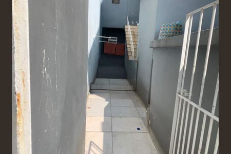 Pátio com escada e cobertura, com vista para a cidade. de casa à venda com 6 quartos, 245m² em Aclimação, São Paulo