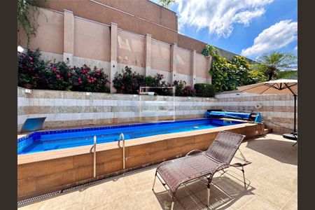 Casa à venda com 374m², 5 quartos e 2 vagas