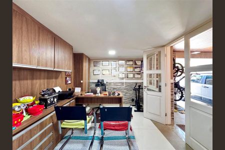 Casa à venda com 374m², 5 quartos e 2 vagas