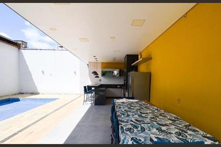 Casa para alugar com 5 quartos, 300m² em Sagrada Família, Belo Horizonte