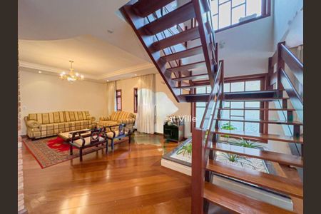 Casa à venda com 380m², 4 quartos e 4 vagas