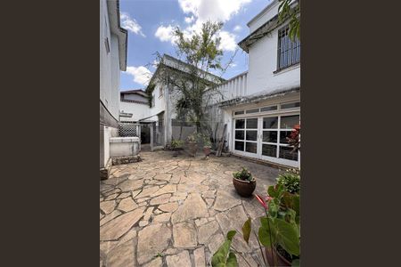 Casa à venda com 6 quartos, 360m² em Vila Nova Conceição, São Paulo