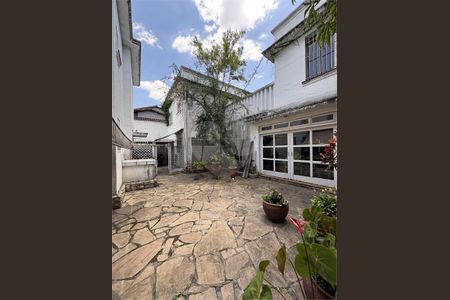 Casa à venda com 6 quartos, 360m² em Vila Nova Conceição, São Paulo