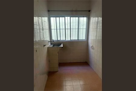 Casa à venda com 3 quartos, 200m² em Parque Maria Domitila, São Paulo