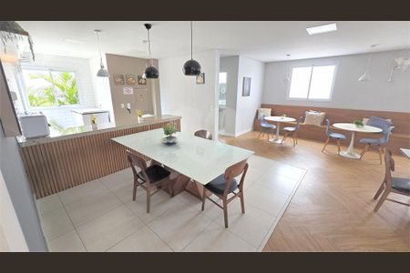 Apartamento à venda com 2 quartos, 90m² em Vila Carmosina, São Paulo