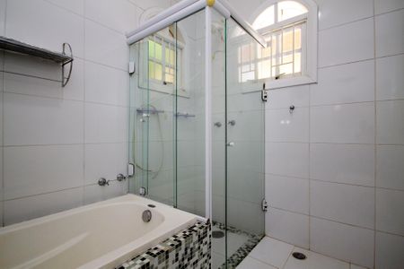 Casa de condomínio para alugar com 420m², 5 quartos e sem vaga Casa de condomínio para alugar com 420m², 5 quartos e sem vagaBanheiro Suíte 3