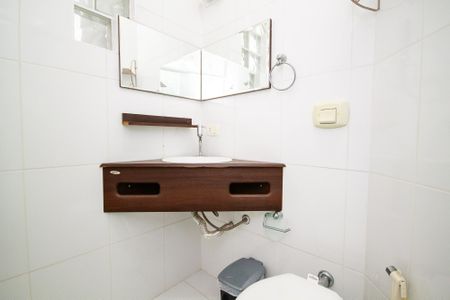 Casa de condomínio para alugar com 420m², 5 quartos e sem vaga Casa de condomínio para alugar com 420m², 5 quartos e sem vagaBanheiro Suíte 2