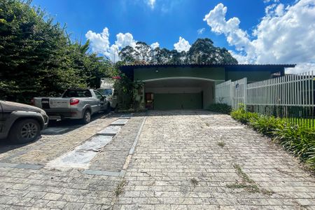 Casa de condomínio para alugar com 420m², 5 quartos e sem vaga Casa de condomínio para alugar com 420m², 5 quartos e sem vagaFachada