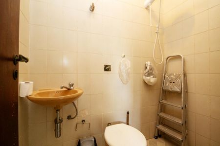 Casa de condomínio para alugar com 420m², 5 quartos e sem vaga Casa de condomínio para alugar com 420m², 5 quartos e sem vagaBanheiro de Serviço