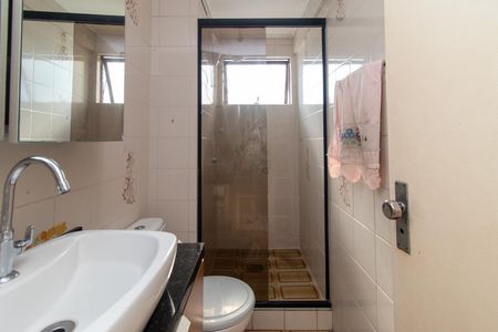 Banheiro de apartamento à venda com 2 quartos, 66m² em Partenon, Porto Alegre