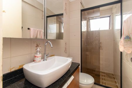 Banheiro de apartamento à venda com 2 quartos, 66m² em Partenon, Porto Alegre
