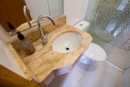 Apartamento à venda com 97m², 3 quartos e 2 vagasBanheiro do quarto 2