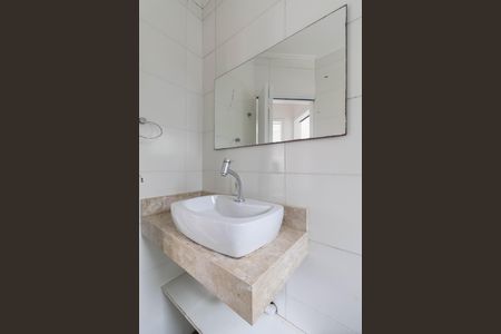 Casa à venda com 98m², 2 quartos e 2 vagas Casa à venda com 98m², 2 quartos e 2 vagasBanheiro