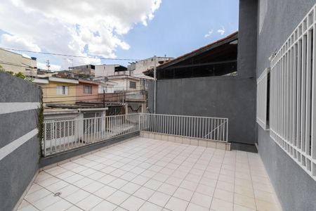 Casa à venda com 98m², 2 quartos e 2 vagas Casa à venda com 98m², 2 quartos e 2 vagasVaranda