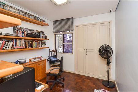 Apartamento à venda com 190m², 4 quartos e 2 vagasEscritório