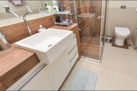 Apartamento à venda com 190m², 4 quartos e 2 vagasBanheiro Suíte 1