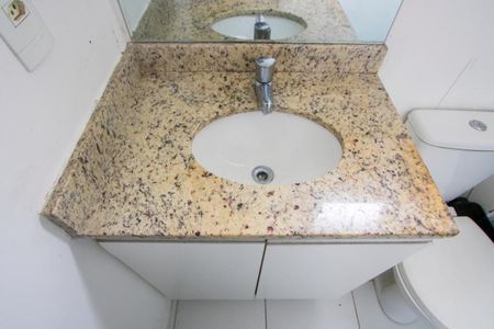 Apartamento à venda com 69m², 3 quartos e 2 vagasBanheiro do quarto 1