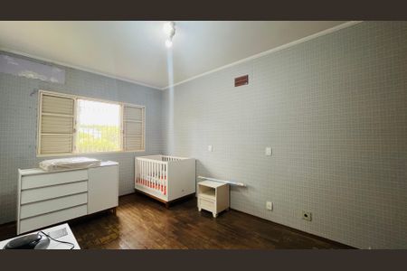 Casa à venda com 263m², 4 quartos e 4 vagas