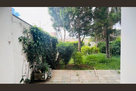 Casa à venda com 263m², 4 quartos e 4 vagas