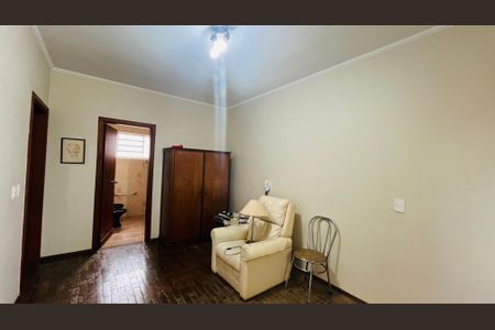 Casa à venda com 263m², 4 quartos e 4 vagas