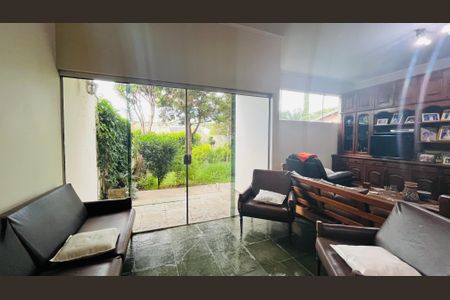 Casa à venda com 263m², 4 quartos e 4 vagas