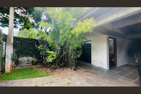 Casa à venda com 263m², 4 quartos e 4 vagas