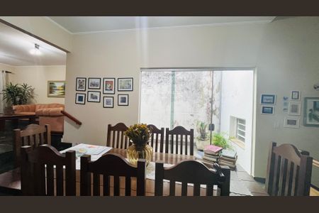 Casa à venda com 263m², 4 quartos e 4 vagas