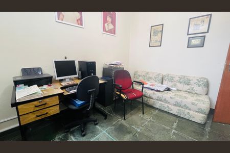 Casa à venda com 263m², 4 quartos e 4 vagas